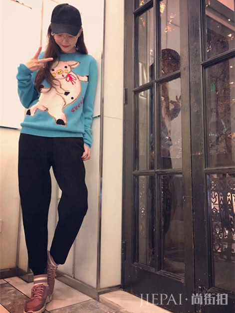 唐嫣出席活动穿衣性感又优雅,私下穿搭却软萌可爱