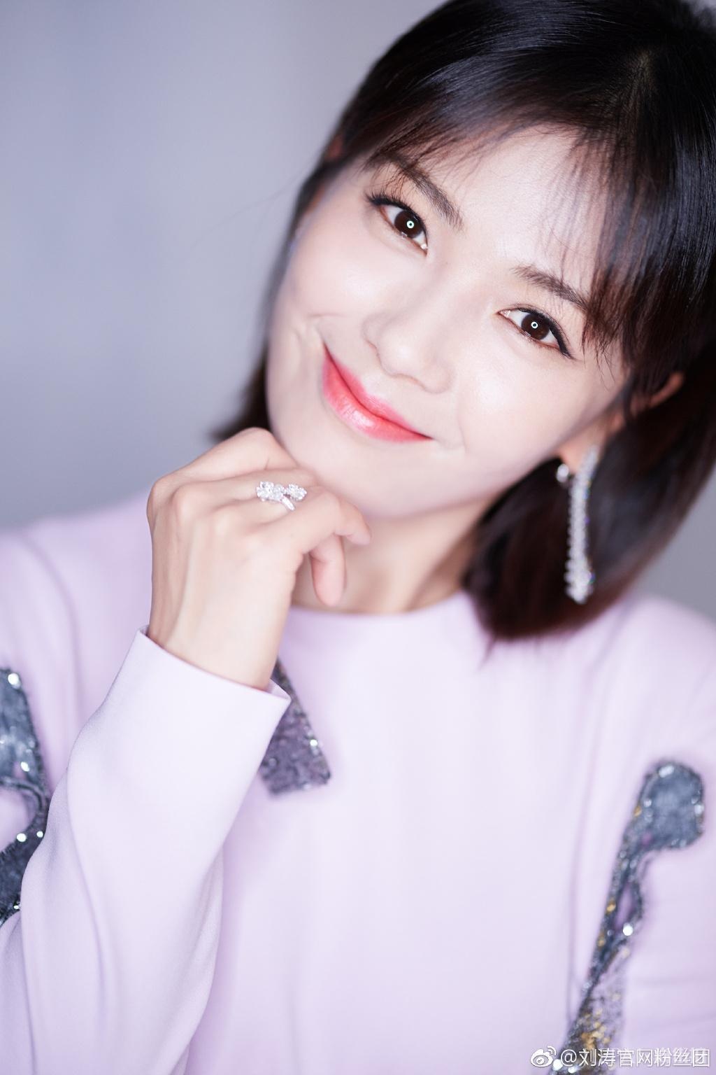 刘涛为剪掉十年长发变波波头,居然意外减龄又时髦