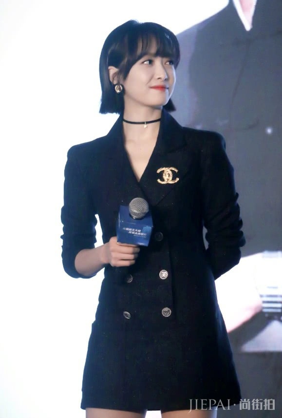 宋茜帅气女王上演“制服杀”,女人味十足!