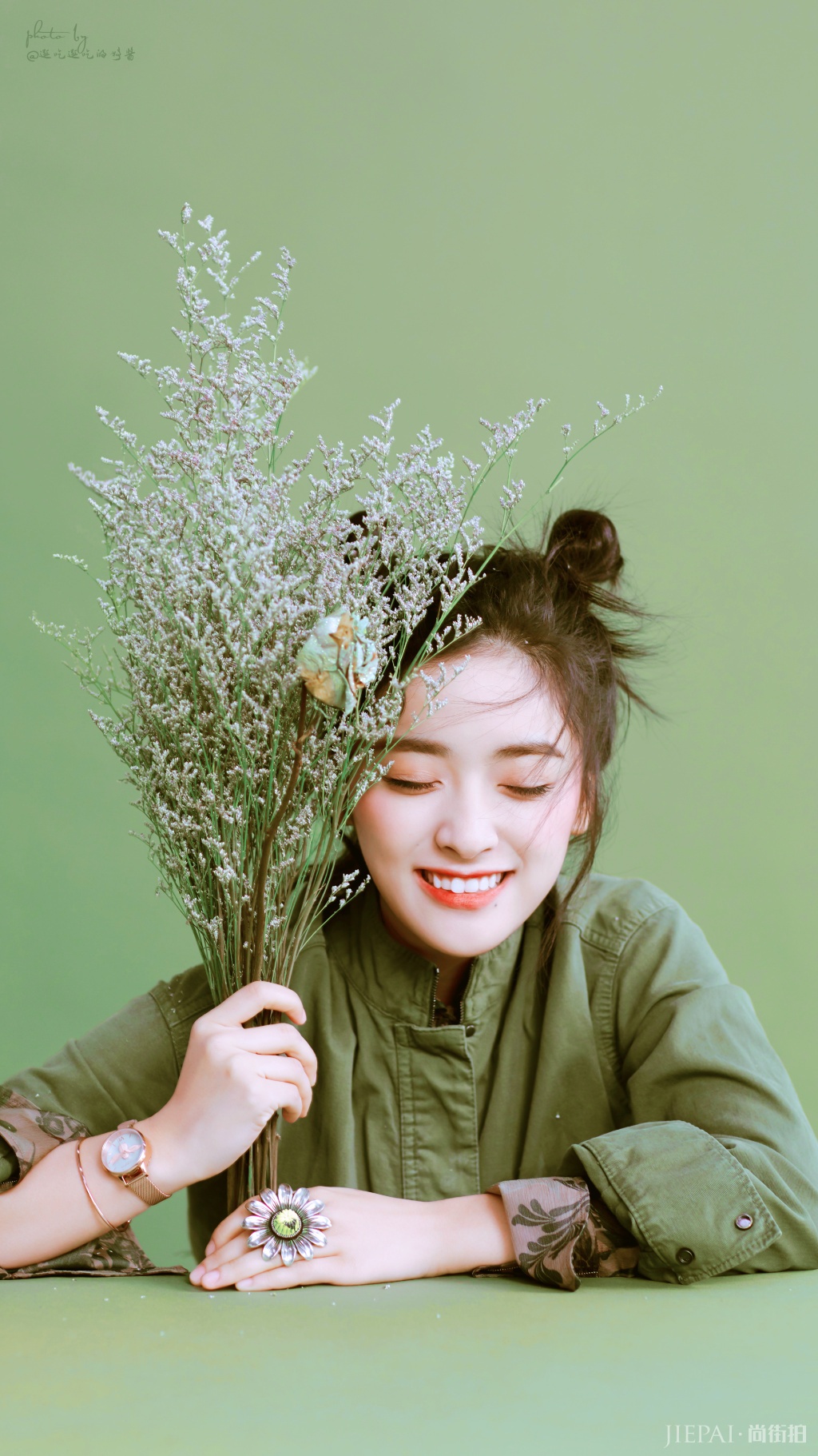 沈月扎哪吒丸子头发型，精灵可爱又时尚