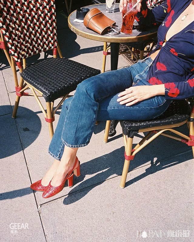 这5种优雅好看的鞋子,成了法国女生鞋柜里必备的单品