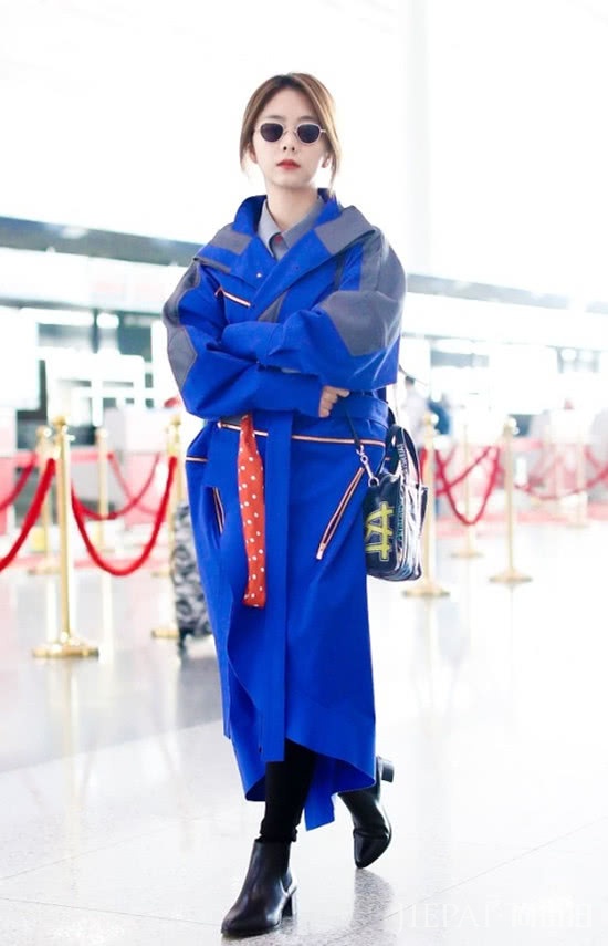 造型不够靓?黑色短靴来帮衬,尽显个性时尚范