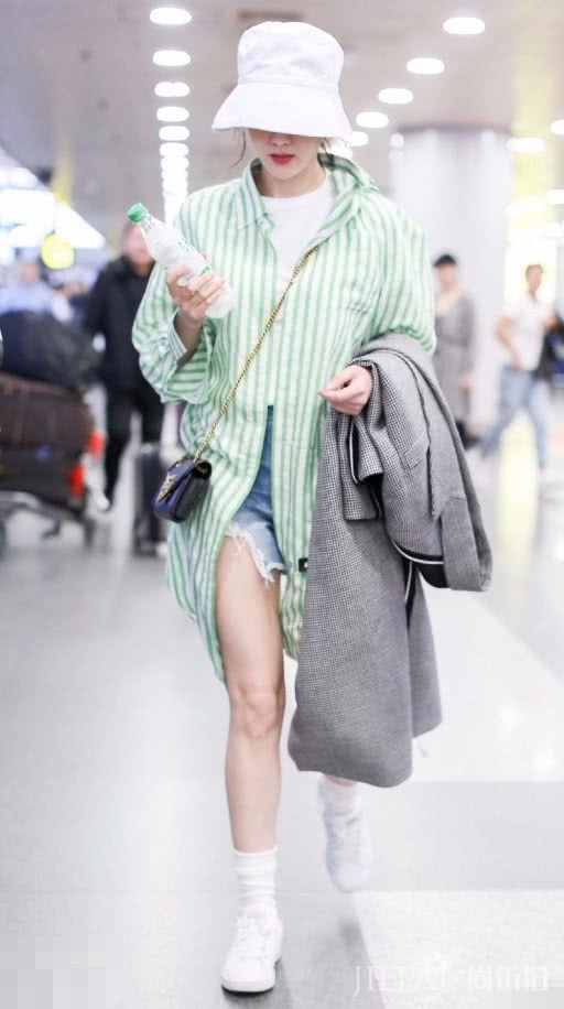 迪丽热巴平底鞋增高10厘米，这腿绝了！