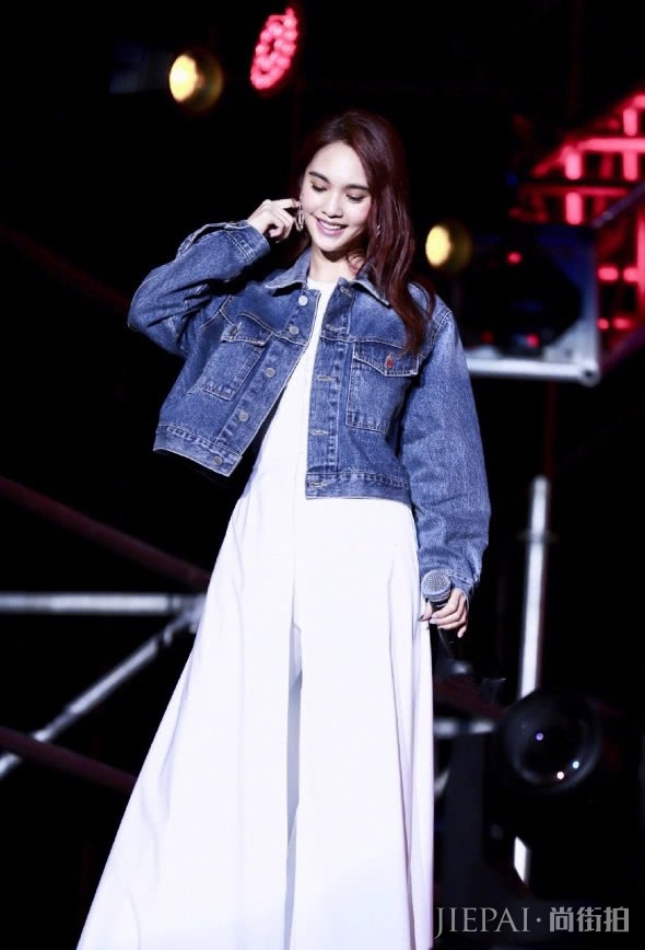 杨丞琳剪个齐刘海,是“甜心小姐”没错了!