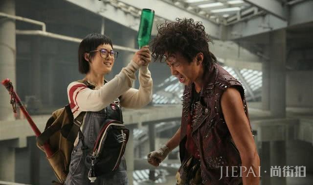 孙俪穿新造型出席活动现场，漂亮又年轻