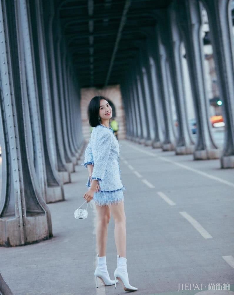 宋茜蓝白色套装散发春日气息,仙气又甜美
