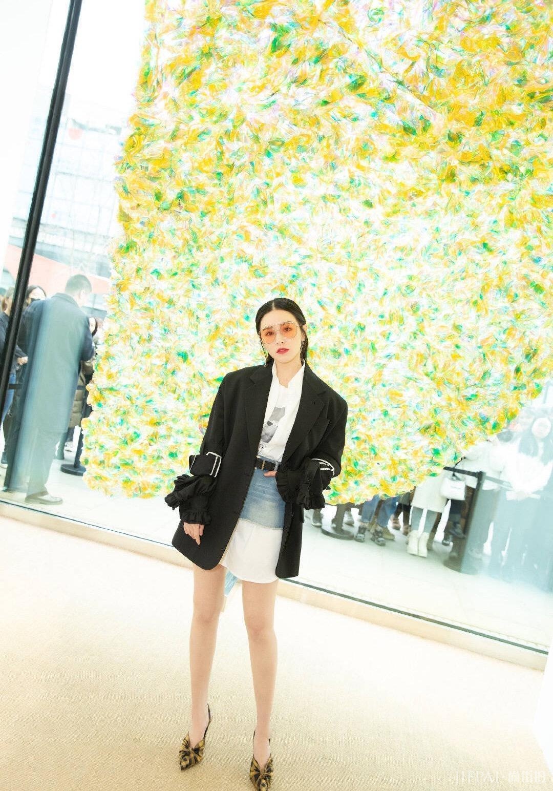 蔺清子现身三里屯,看起来好帅