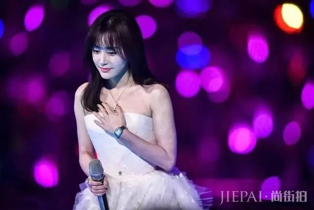 “富察皇后”秦岚又到了颜值巅峰白裙献唱,仙气飘飘,!