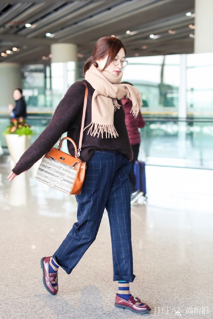 江疏影淑女感十足的新发型抢了风头