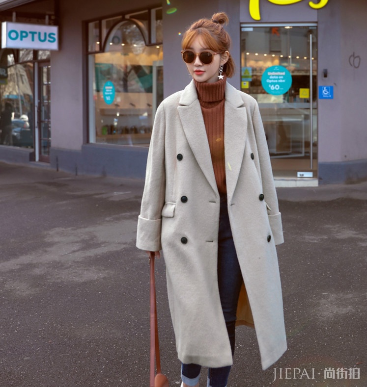 这3种纯色大衣上档次，减龄又显女神范