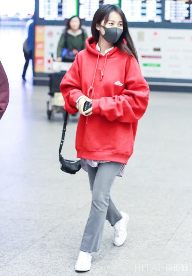 李菲儿的“烟灰裤”超级火!