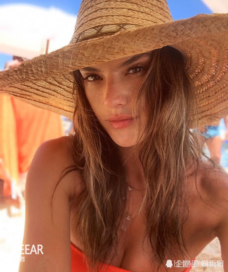 超模们在2018年岁末终于分享了她们的美容小贴士