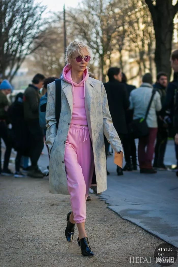 卫衣这件万能单品,可比毛衣时髦一百倍!