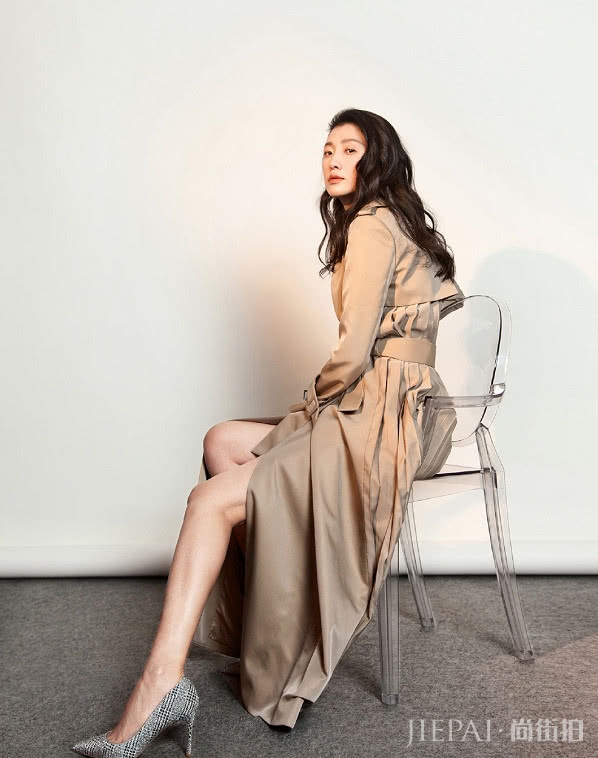 “十八岁的天空”倪景阳,如今容貌未变美出天际!