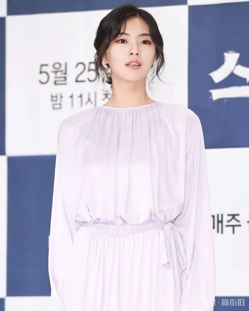 李光洙和李先彬恋情曝光，女神的终极斩男穿搭到底有何魔力？