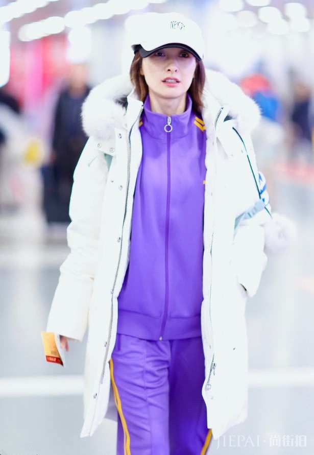 吴昕运动套装搭配羽绒服，怎么穿出回头率！