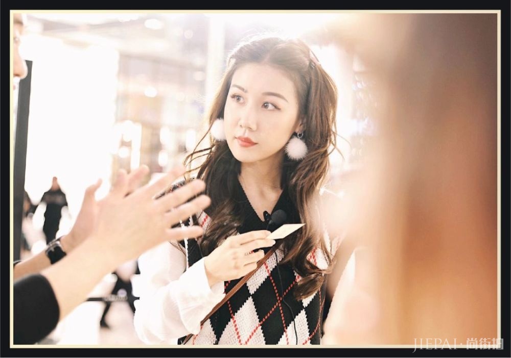 大妈变少女，全靠穿毛衣