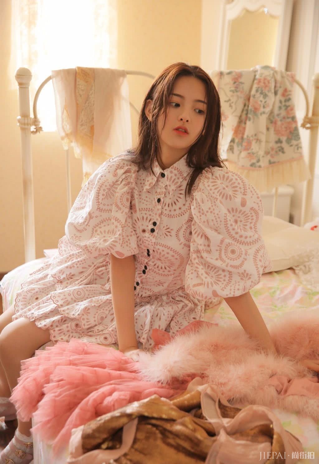 欧阳娜娜VS村花杨超越妹妹，看看谁才是真正的百变女王