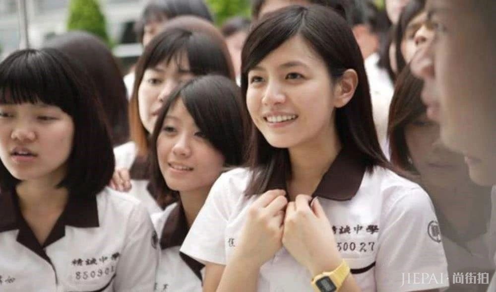 陈妍希这个小笼包脸过得贼幸福!