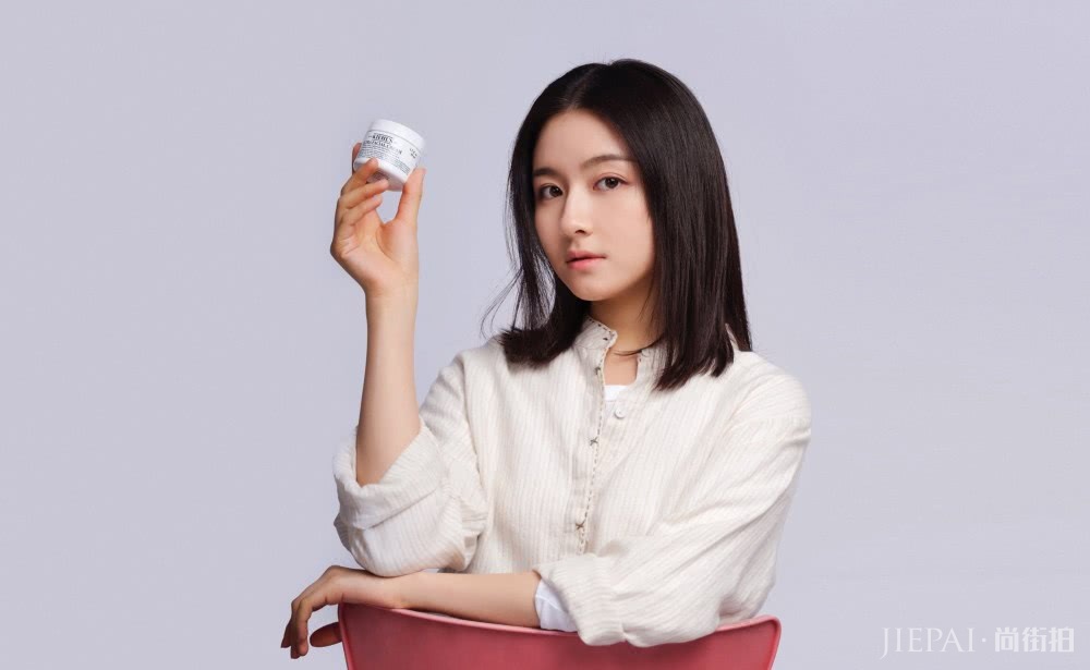 李兰迪精致妆容尽显甜美女神范儿，早该这样化妆了