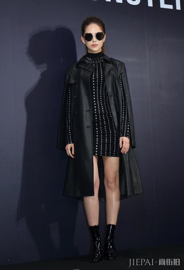 昆凌除了五官精致之外,穿搭也是很能打的!