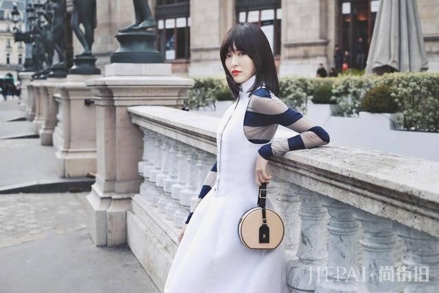 唐嫣齐刘海配粉裙,装嫩到底!