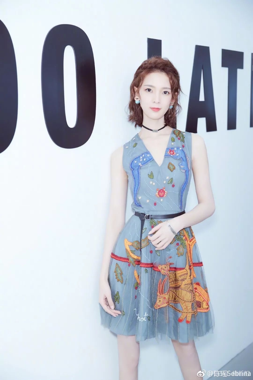 陈瑶的天鹅颈美到让人羡慕！