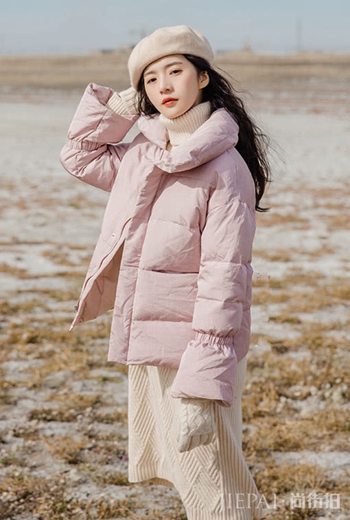 羽绒服+裙子的穿搭示范,做个高雅的女人