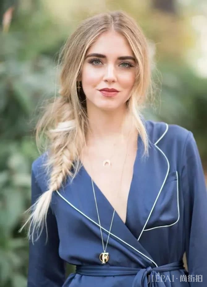 2019染什么发色好?这几款巨显白的发色,照着染让你美上天