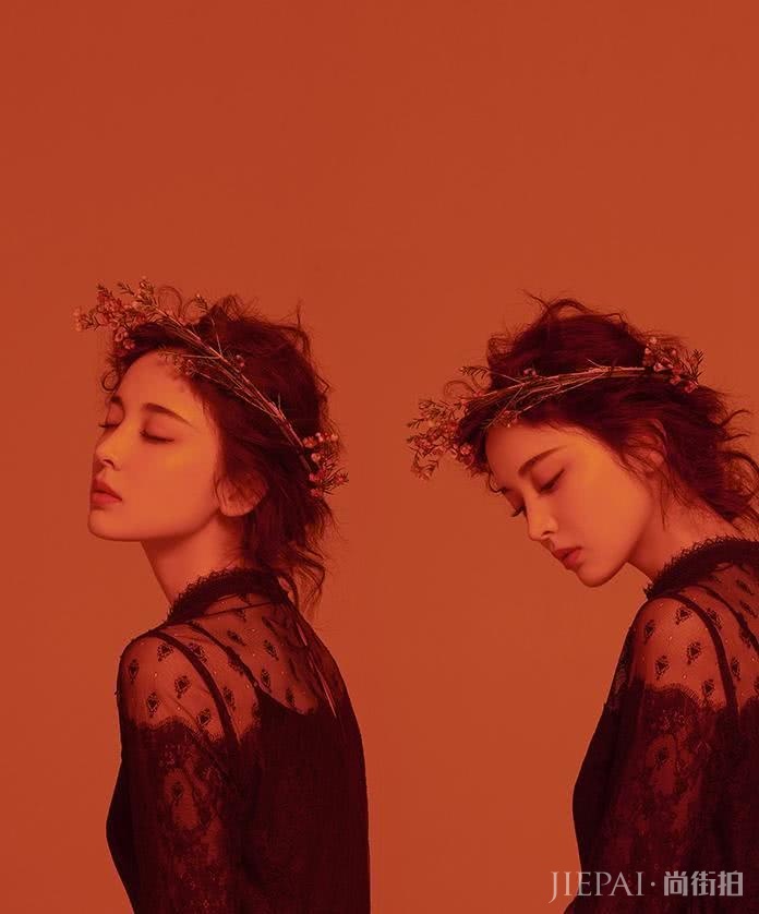 古力娜扎换新发型登时尚杂志，烫复古小卷发，俏皮可爱如油画少女