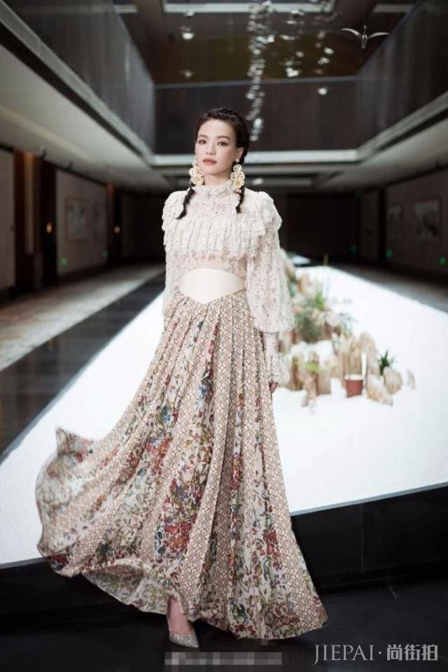 舒淇每套造型都超美，最低调的时尚女王！