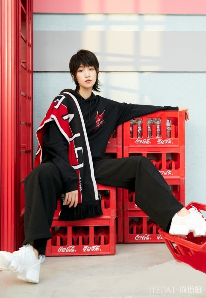 蓝盈莹穿“煤炭裤”，现在只剩下崇拜了！