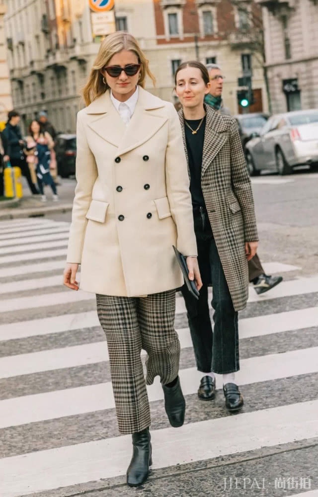 冬季穿搭想要新花样？选择双排扣大衣，复古又减龄