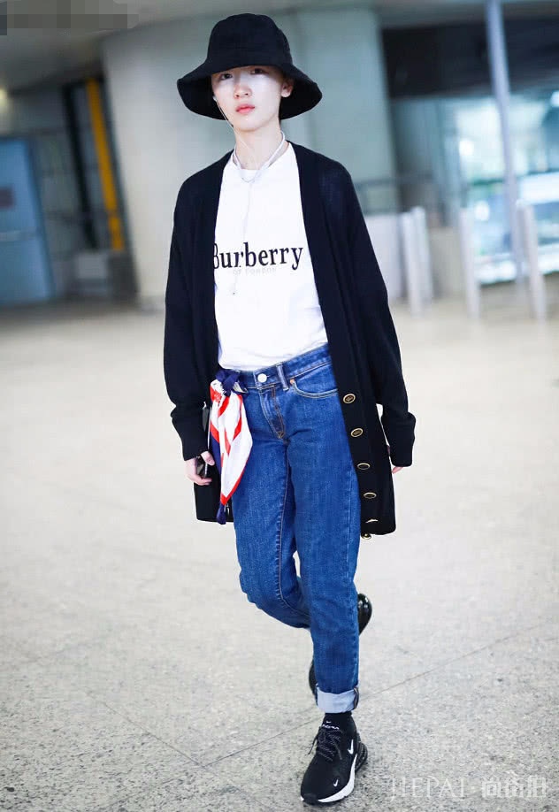 周冬雨的“鞭炮裤”不要太带感！