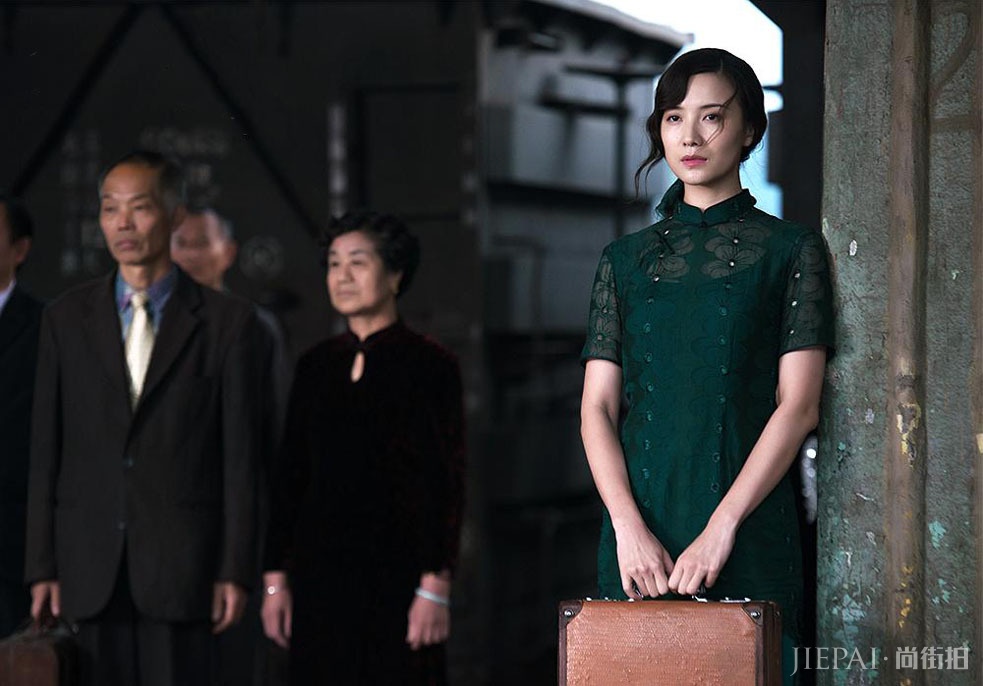 宋佳完美诠释什么是东方美,穿旗袍惊艳了时光!