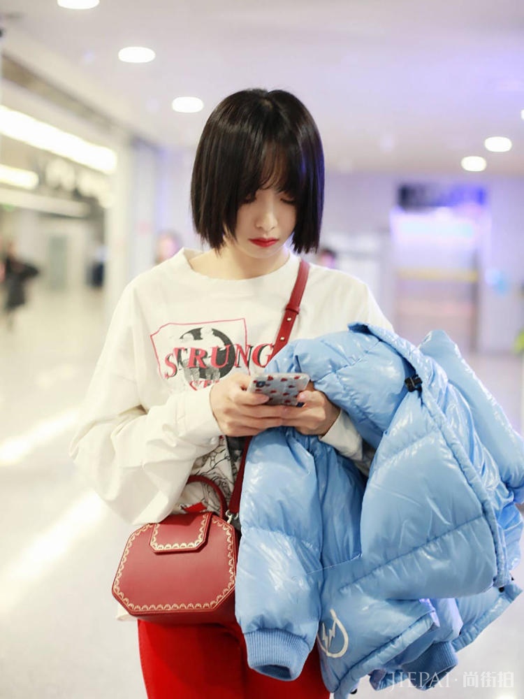 宋茜空气刘海少女心十足,网友却让她换条裤子?