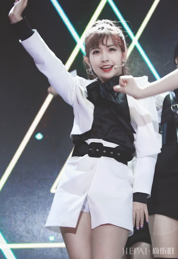 学学赖美云的 衬衫搭配, 太难穿!