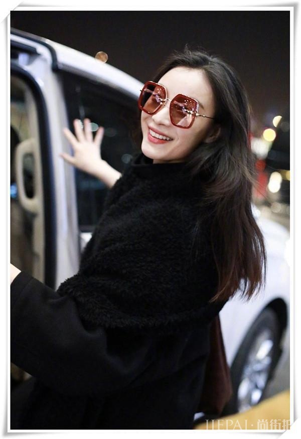 倪妮行为举止宛若小女孩,活出自己!