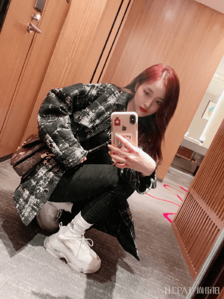 吴宣仪穿搭时尚又减龄,尤其最后一张,再冷也不怕