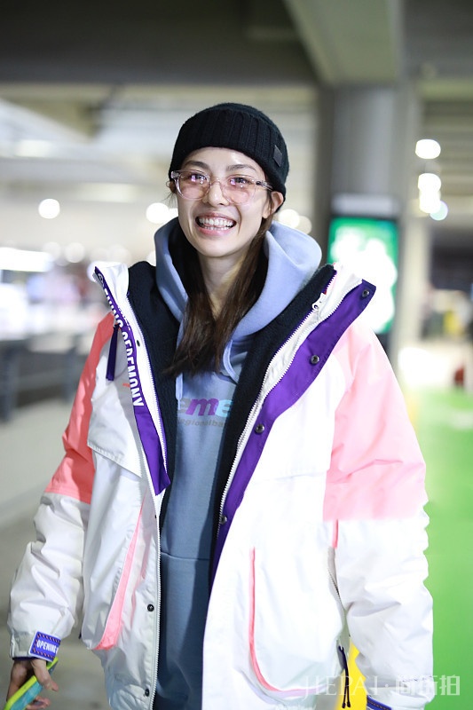 钟楚曦的红白条纹，美得不可一世!