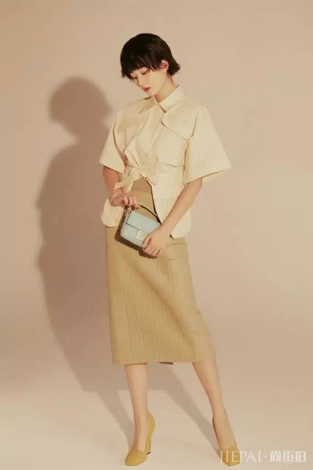 乔欣齐刘海短发又帅气又减龄,简直呆萌极了