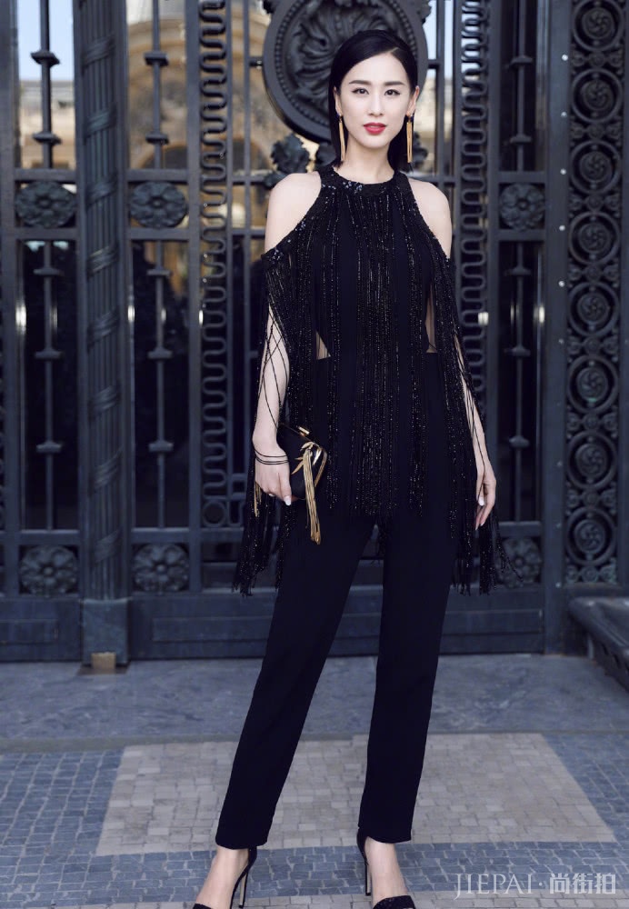 黄圣依终于凹对发型,减龄又时尚