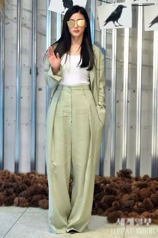 全智贤阔腿裤西装上身老娘天下最美，成“职场穿搭”模板！