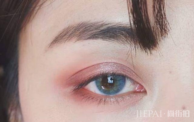 过年看亲戚，什么色系眼妆才能避免非主流？