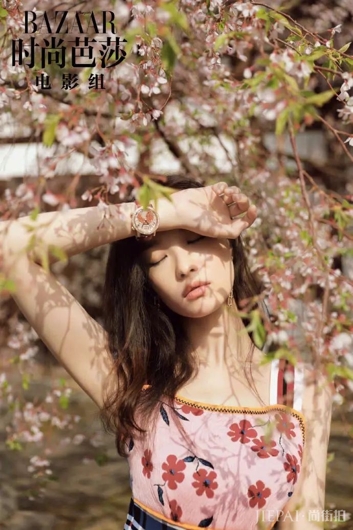 陈瑶的天鹅颈美到让人羡慕！