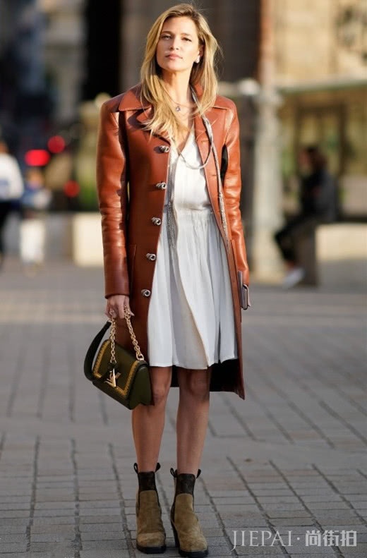 冬天不止黑白灰,焦糖色大衣登场,你准备好了吗
