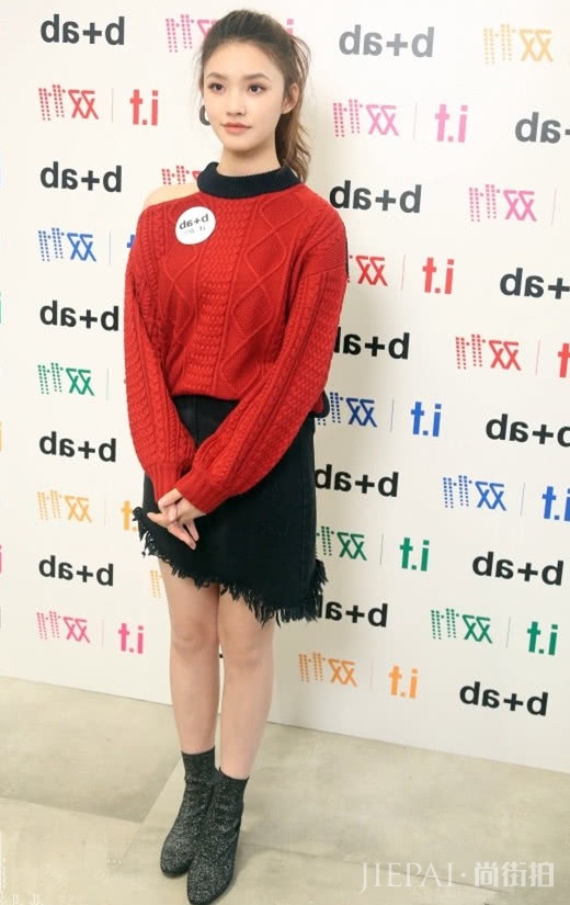 冬季一抹红,这6件红色毛衣搭配方法助你轻松出彩动人