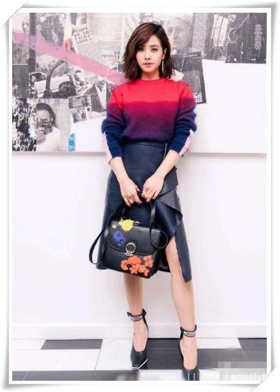 蔡依林为保暖把裤脚塞袜里，但为啥还要露膝盖呢