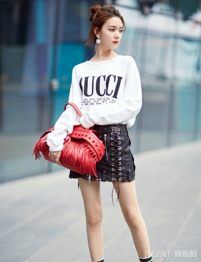 陈瑶带个“娃娃巾”!真是个小可爱啊