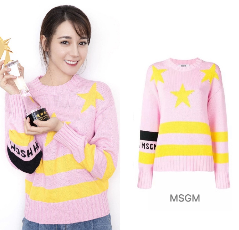 迪丽热巴星星毛衣黑色皮衣高腰裤又酷帅十足